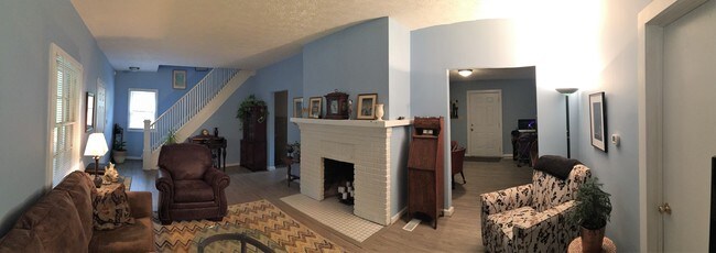 Living/Dining - 820 N Washington St