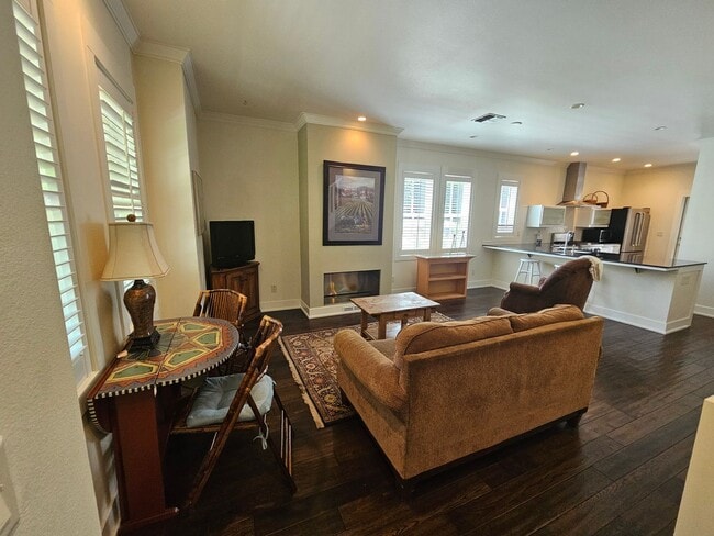 Building Photo - Beautiful Townhouse in the Heart of Jackso...