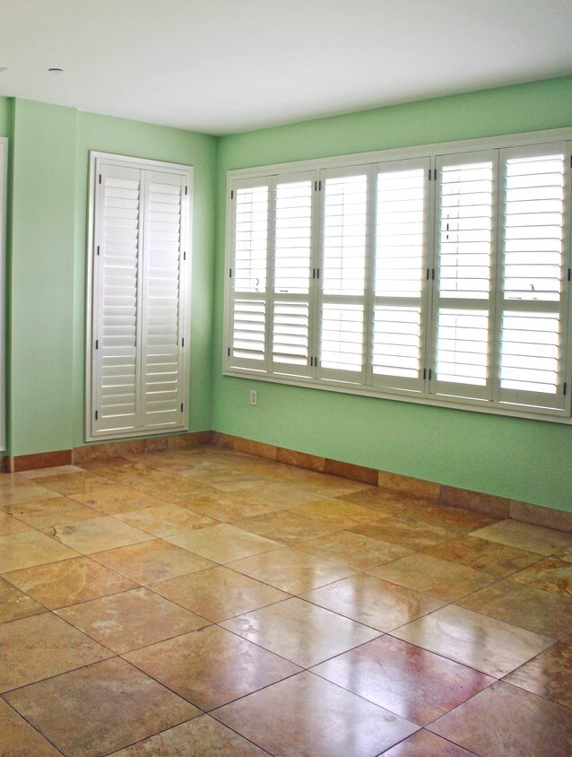 Interior Photo - 95 Hill St
