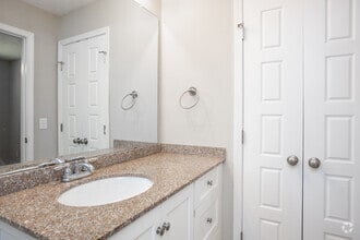 LEGENDS 2 BR | 2 BA | 960SF - Second Bathroom - Legends at Armour Avenue
