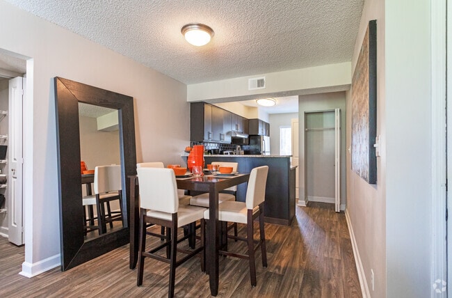 2BR, 2BA - B2 1,036SF - Lakeview at Palm Harbor