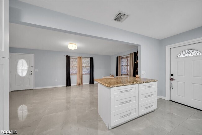 Foto del edificio - 77 Glenmont Dr W