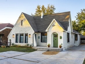 Building Photo - 2721 NW 19th St