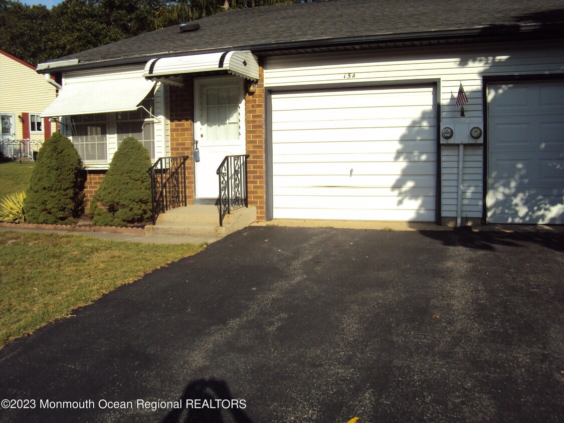 Primary Photo - 15B Deerfield Dr