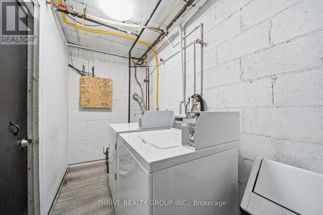 Building Photo - 153 Godfrey Dr