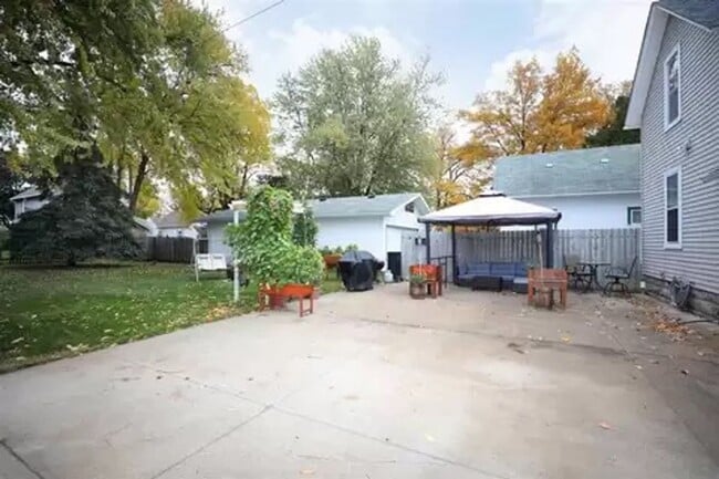 Building Photo - Walkable to downtown Appleton