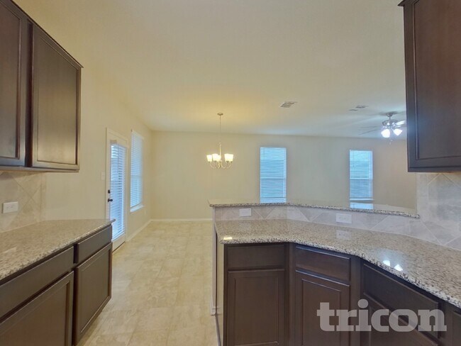 Foto del edificio - 13725 Vigilance St