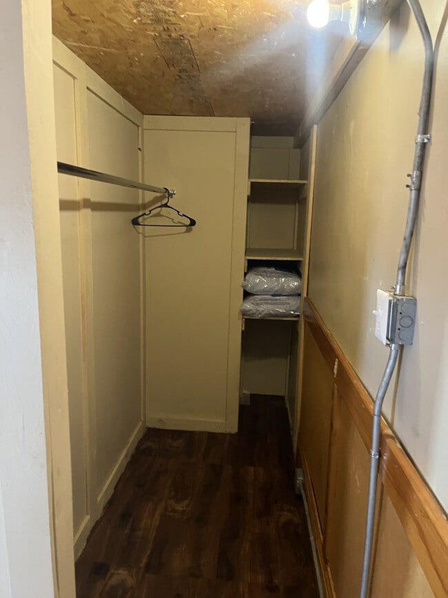 Building Photo - 103 W Railroad St