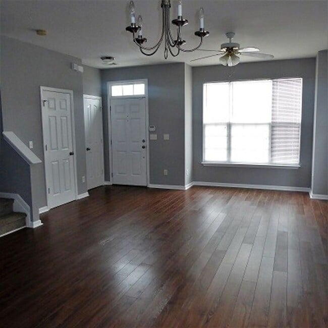 Building Photo - 3BR/2.5BA Townhome in Cobblestone Cove, Mo...