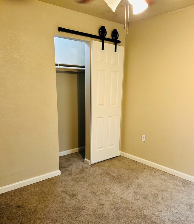 Foto del edificio - 2914 Lakeland Dr