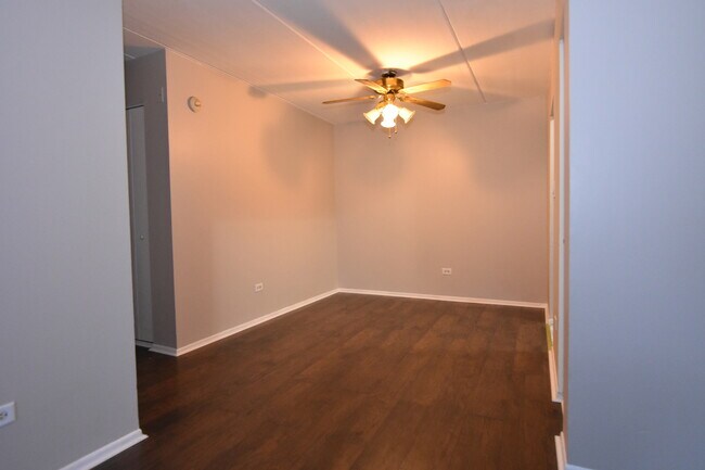 Foto del edificio - 1111 Bloomingdale Rd