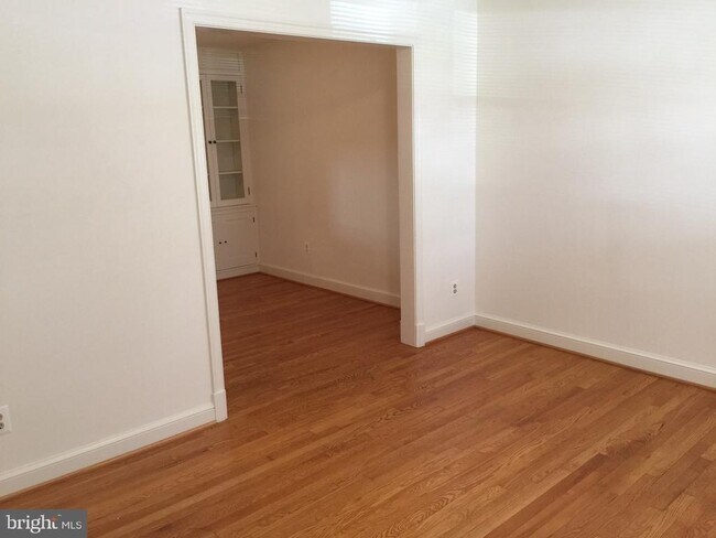 Foto del edificio - 1048 N Monroe St
