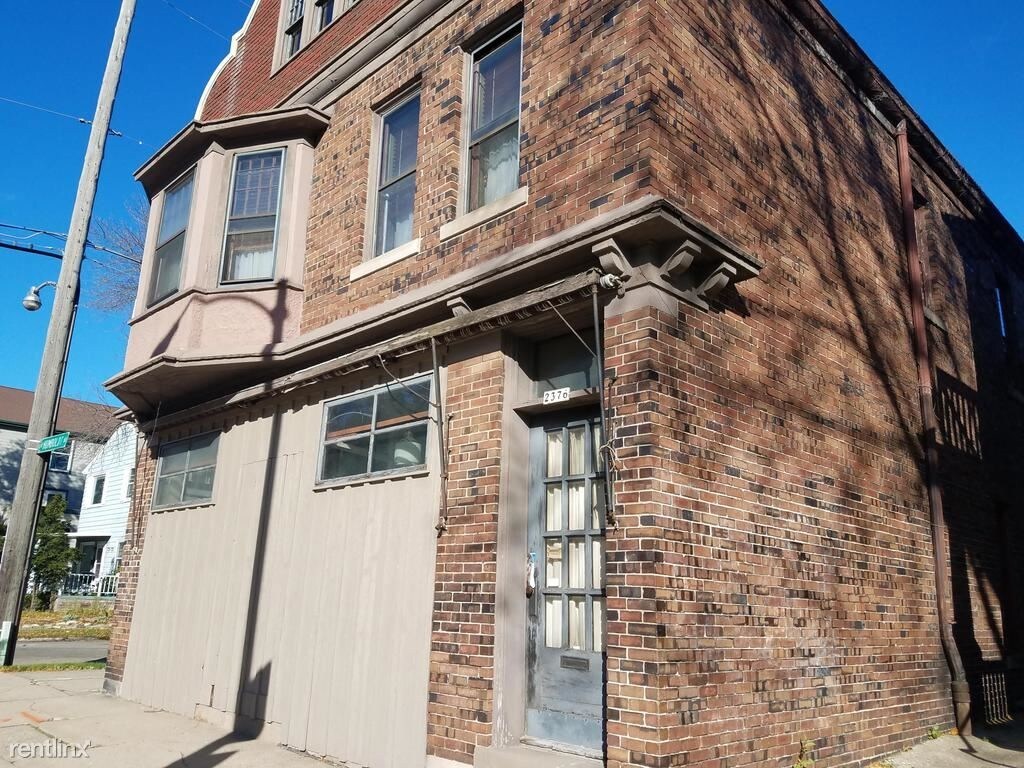 Primary Photo - 1105 E Meinecke Ave