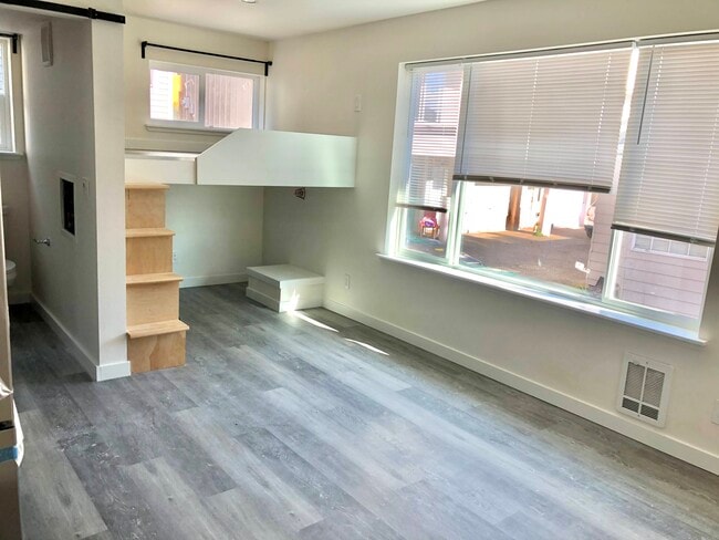 Building Photo - 10734 Stone Ave N