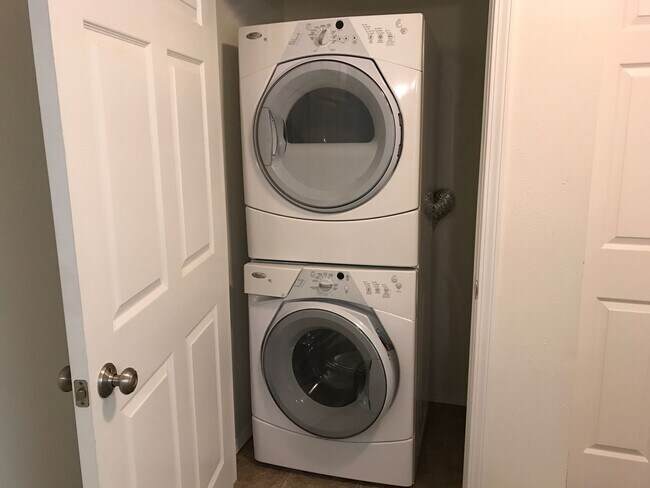 Foto del edificio - 7011 N Market St