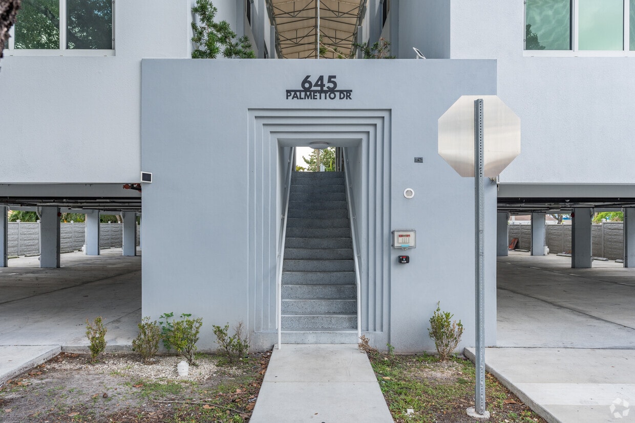 645 Palmetto Dr - Palmetto Lofts