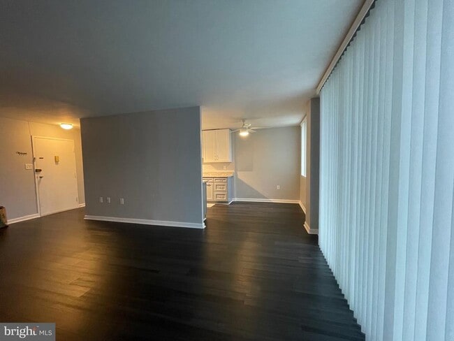 Building Photo - 3245 Rio Dr