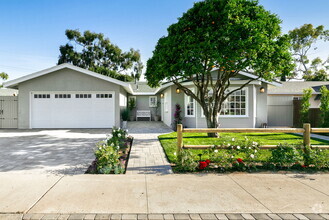 Building Photo - 5089 San Vicente Dr