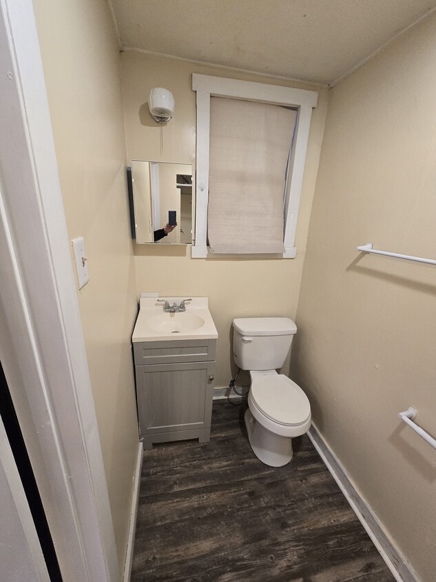 Bathroom - 527 Waverly St