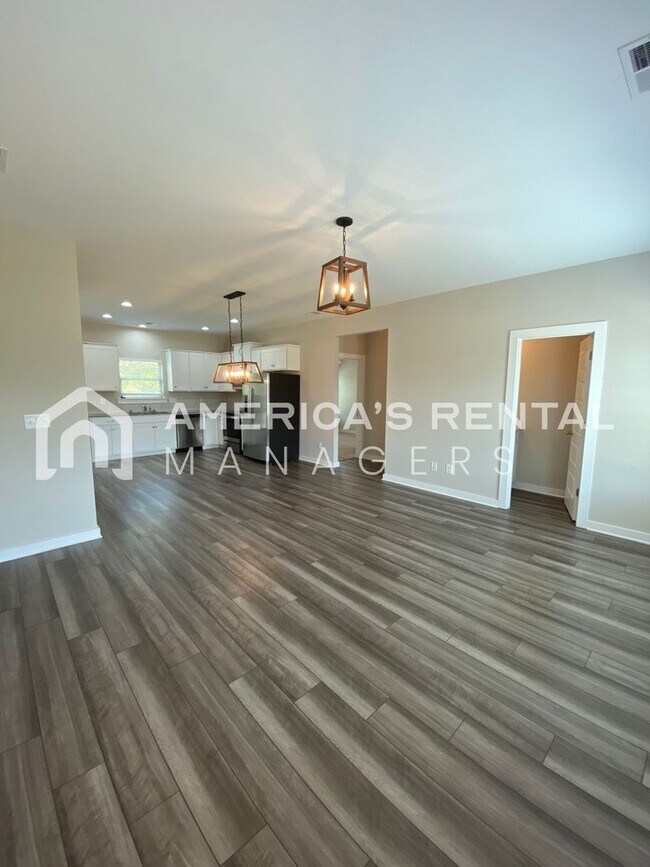 Foto del edificio - Home for Rent in Weaver, AL!!!  Available ...