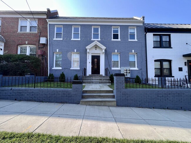 Foto del edificio - 1329 Adams St NE