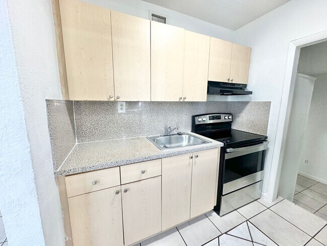 Foto del edificio - 349 NW 80th Street