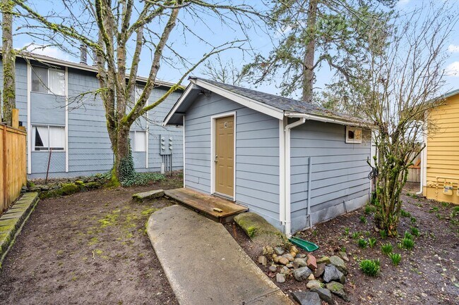 Building Photo - Charming Studio Apartment in Lakewood