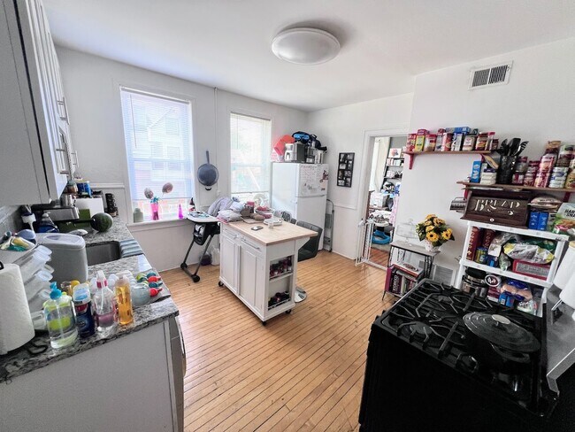 Foto del edificio - 3401 N Damen Ave