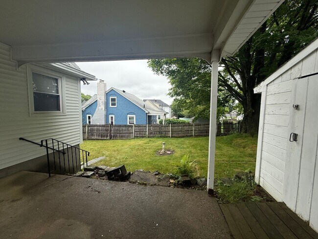 Foto del edificio - Charming 3-Bedroom Single-Family Home
