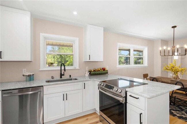 Foto del edificio - 3646 Rock Springs Dr