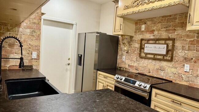 Foto del edificio - 6306 Crescent Lake Way