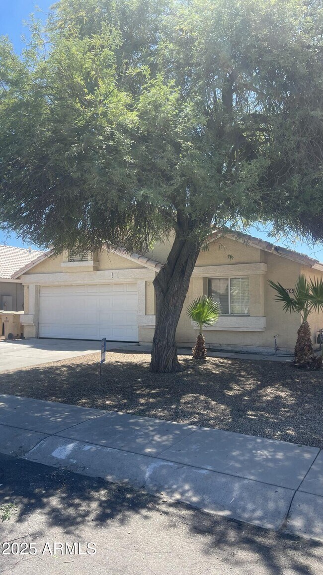 Building Photo - 7705 W Solano Dr