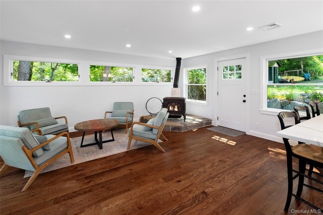 Building Photo - 9 S Shore Dr