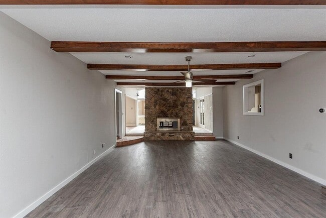 Building Photo - 228 Plainview Dr