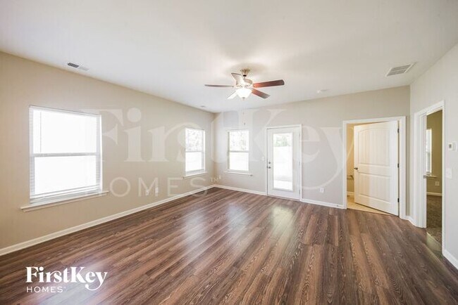 Foto del edificio - 1376 Kensington Blvd