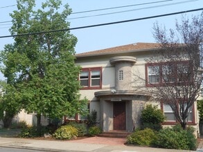Building Photo - 1940 Shasta St