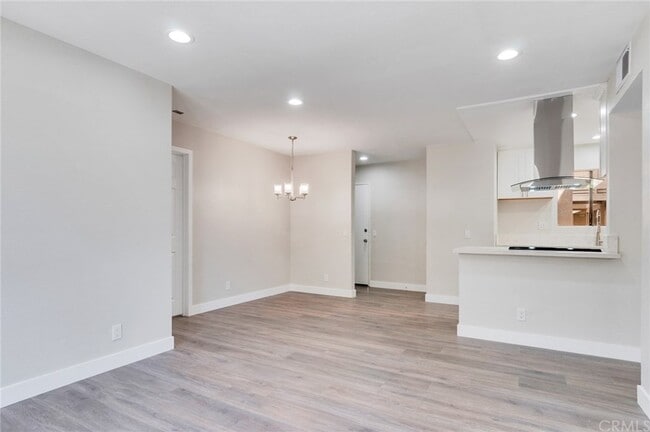 Foto del edificio - 2343 E 17th St