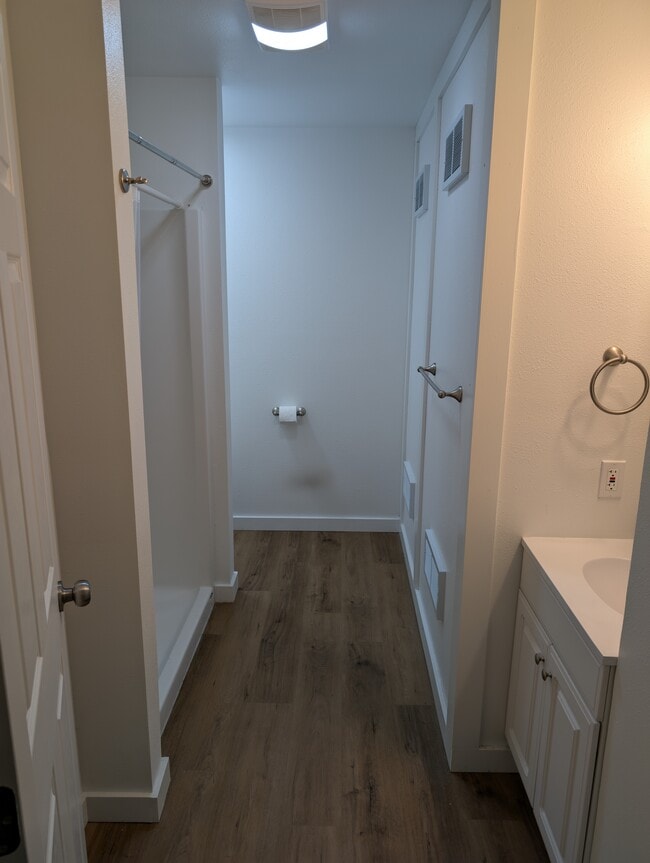 Building Photo - 301 Cedar St