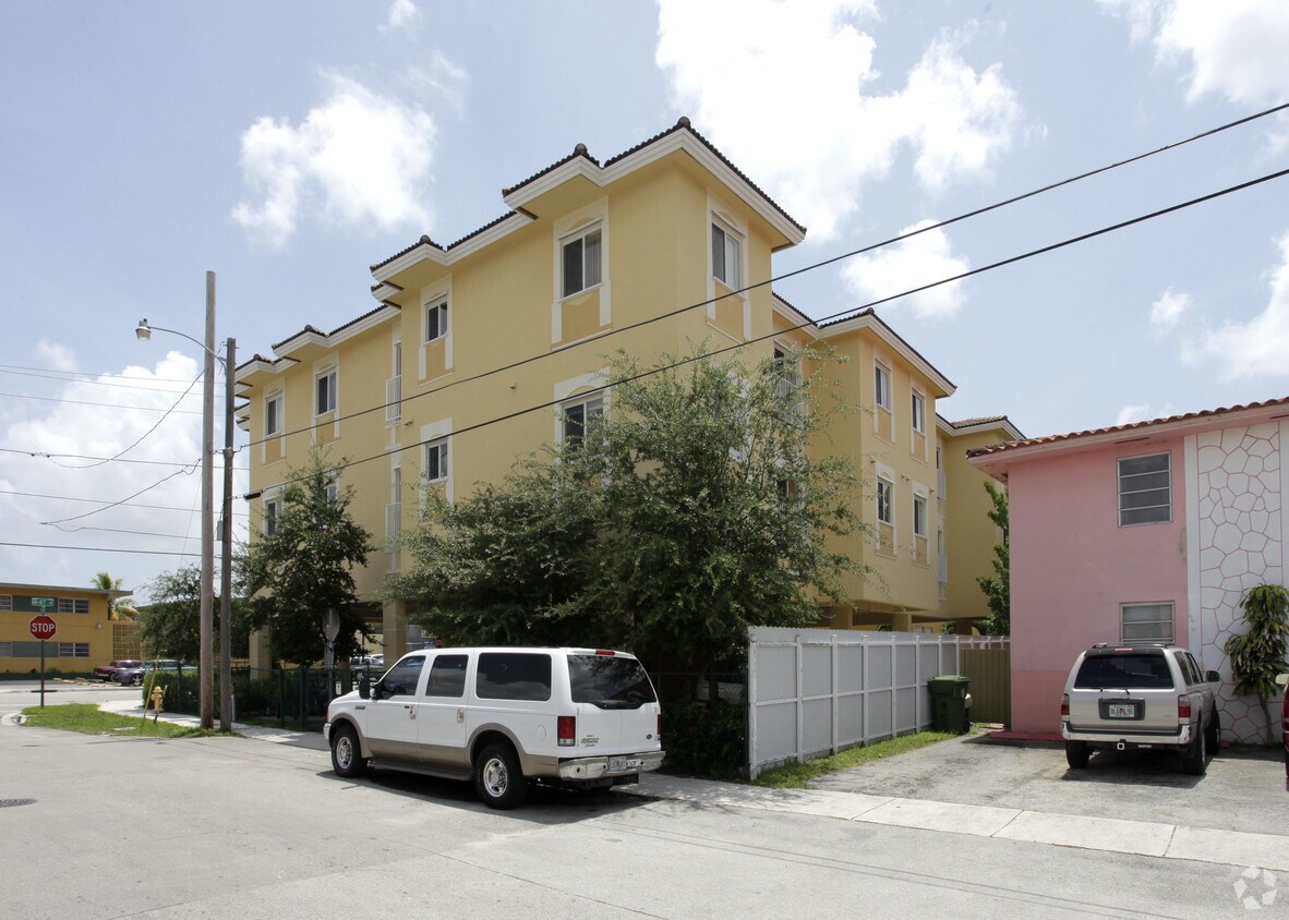 Building Photo - 26 NW 47th Ave