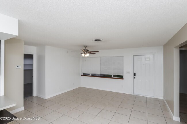 Building Photo - 982 Cardon Dr