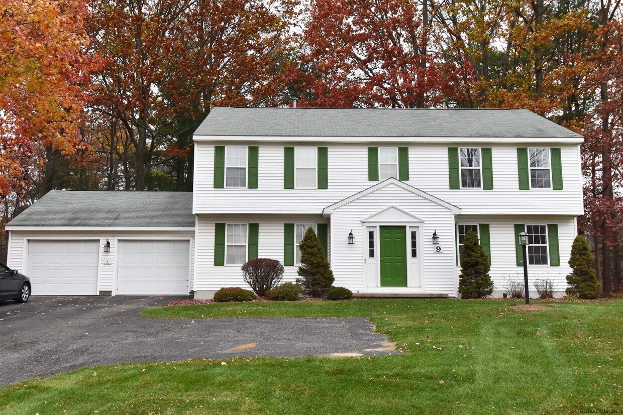 Primary Photo - 12 Foxfire Ln