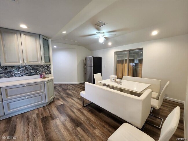 Foto del edificio - 6 br, 4 bath House - 7048 Bellaire Ave