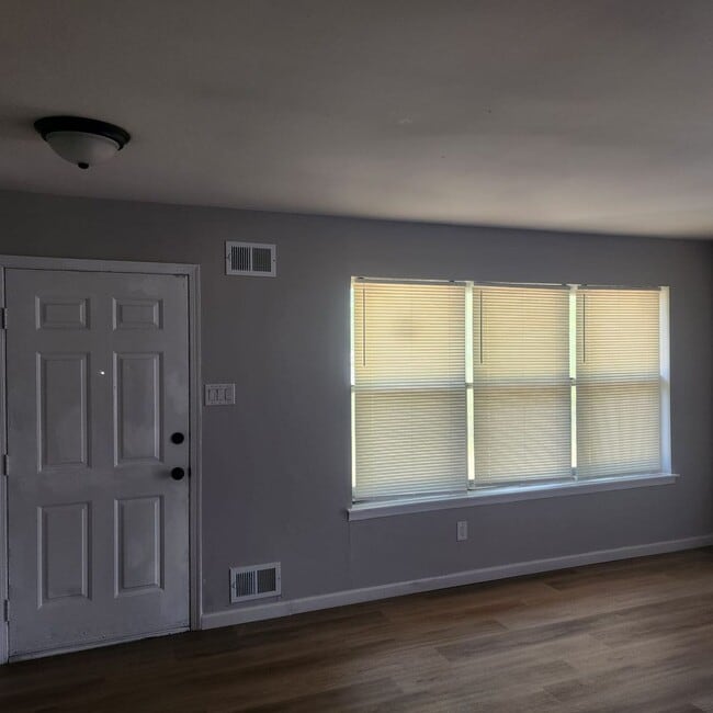 Building Photo - Spacious 3 Bedroom house for Rent !!!