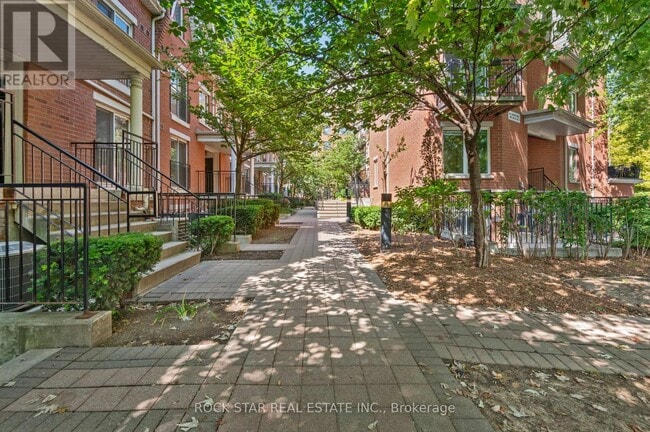 Building Photo - 26-1526 Laidlaw St