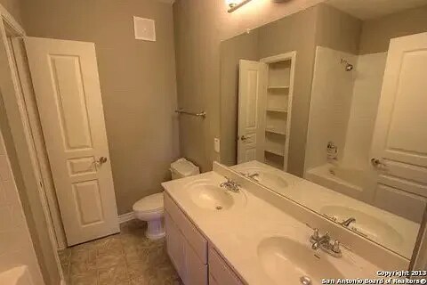 Foto del edificio - 528 Refugio St