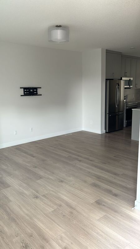 Photo du bâtiment - 16835-16830 30 Ave SW