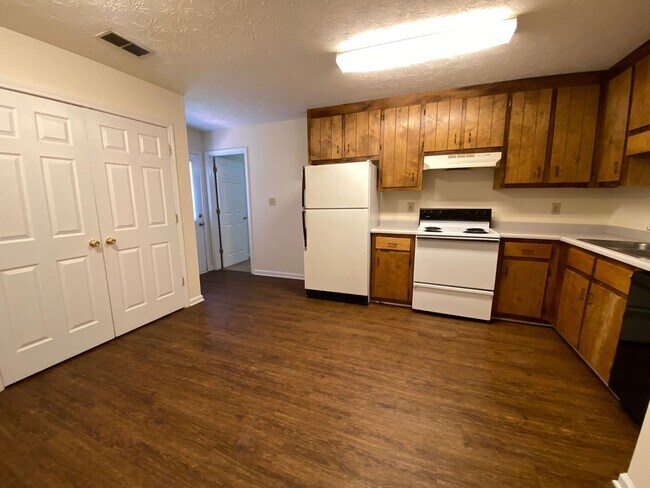 Foto del edificio - PRE-LEASING FOR AUGUST 2026!