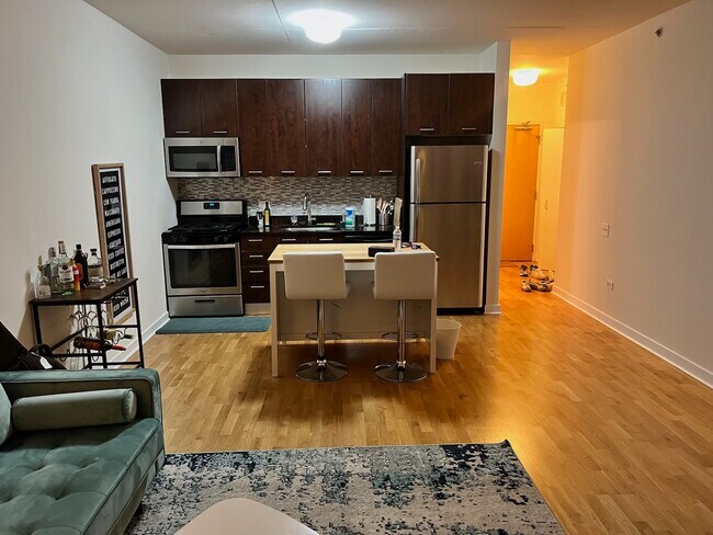Kitchen - 659 W Randolph St