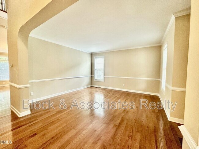 Building Photo - 1801 Old London Way