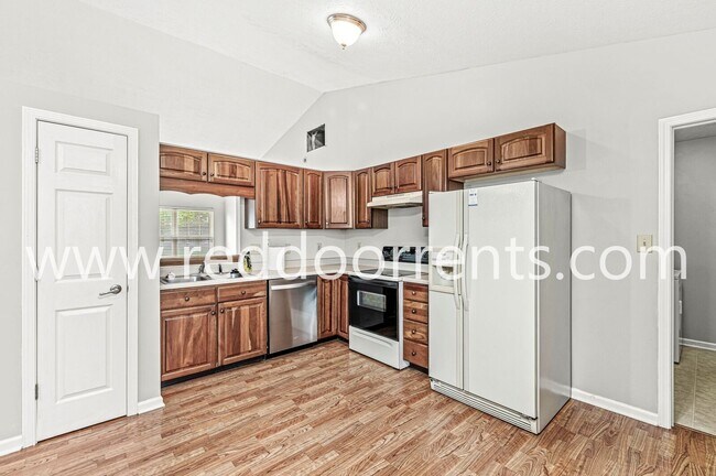 Foto del edificio - Available Now!